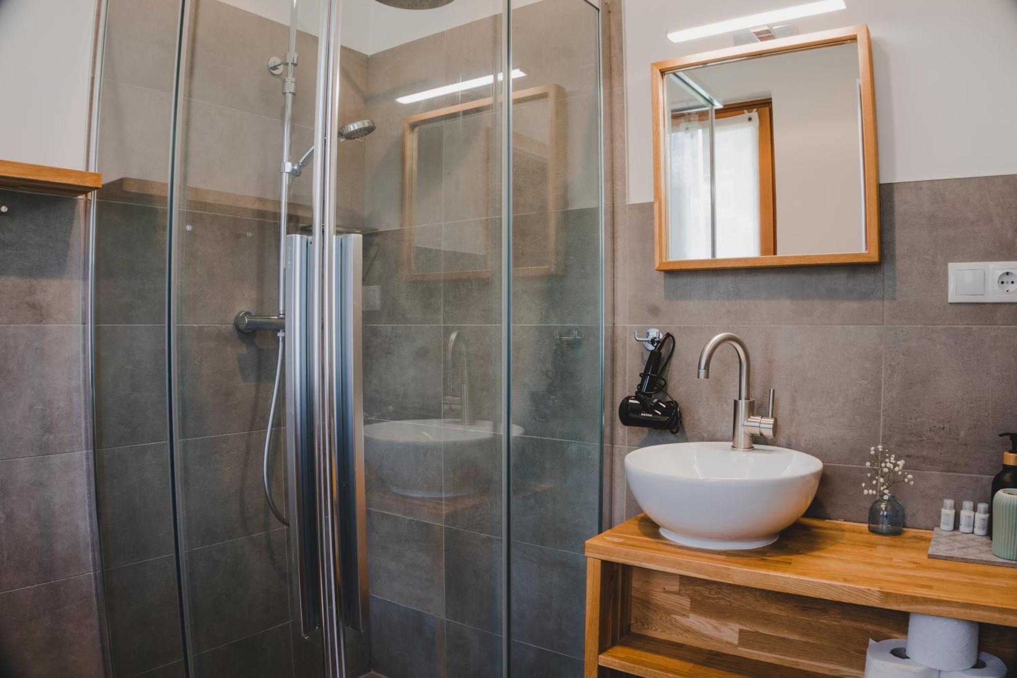 Julias Guesthouse Ora / Auer Экстерьер фото