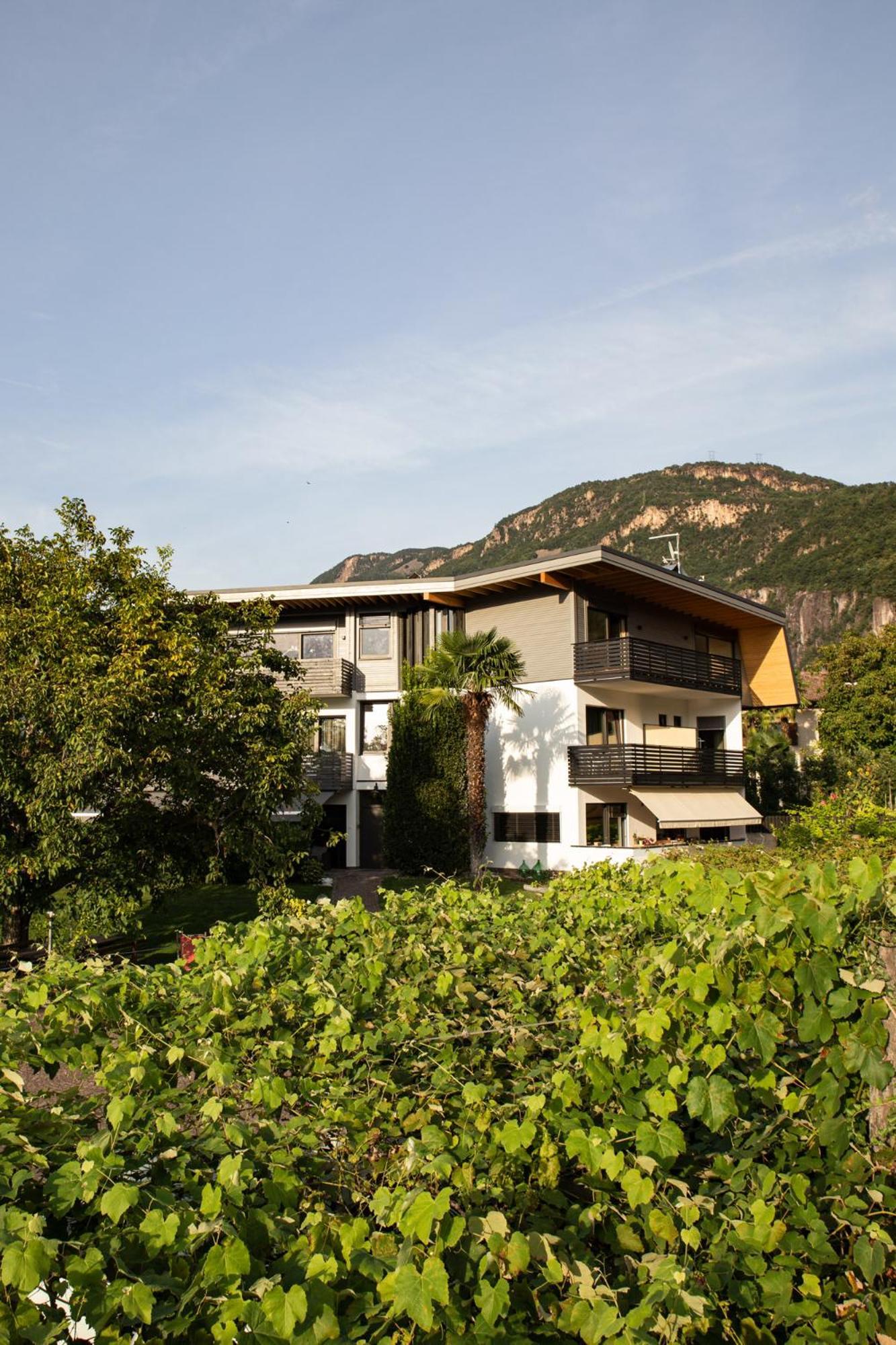Julias Guesthouse Ora / Auer Экстерьер фото